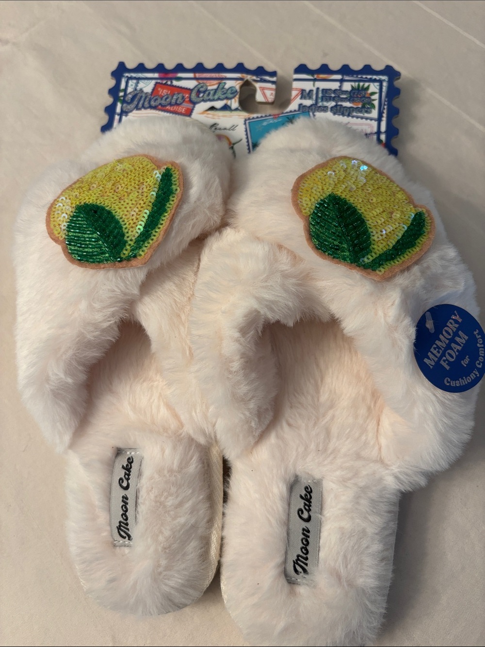Women’s Moon Cake Plush Lemon Sequin Slippers, NEW, size 7/8, Memory Foam